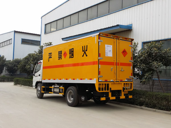 國(guó)五7噸福田奧鈴5米民爆器材專(zhuān)用運(yùn)輸車(chē)