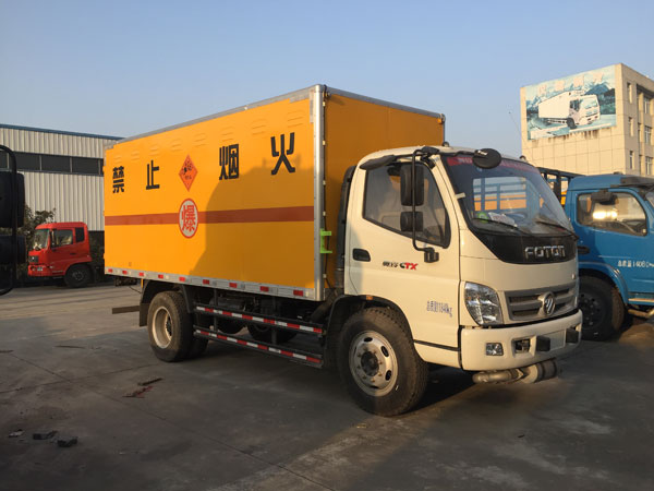 國(guó)五7噸福田奧鈴5米民爆器材專(zhuān)用運(yùn)輸車(chē)